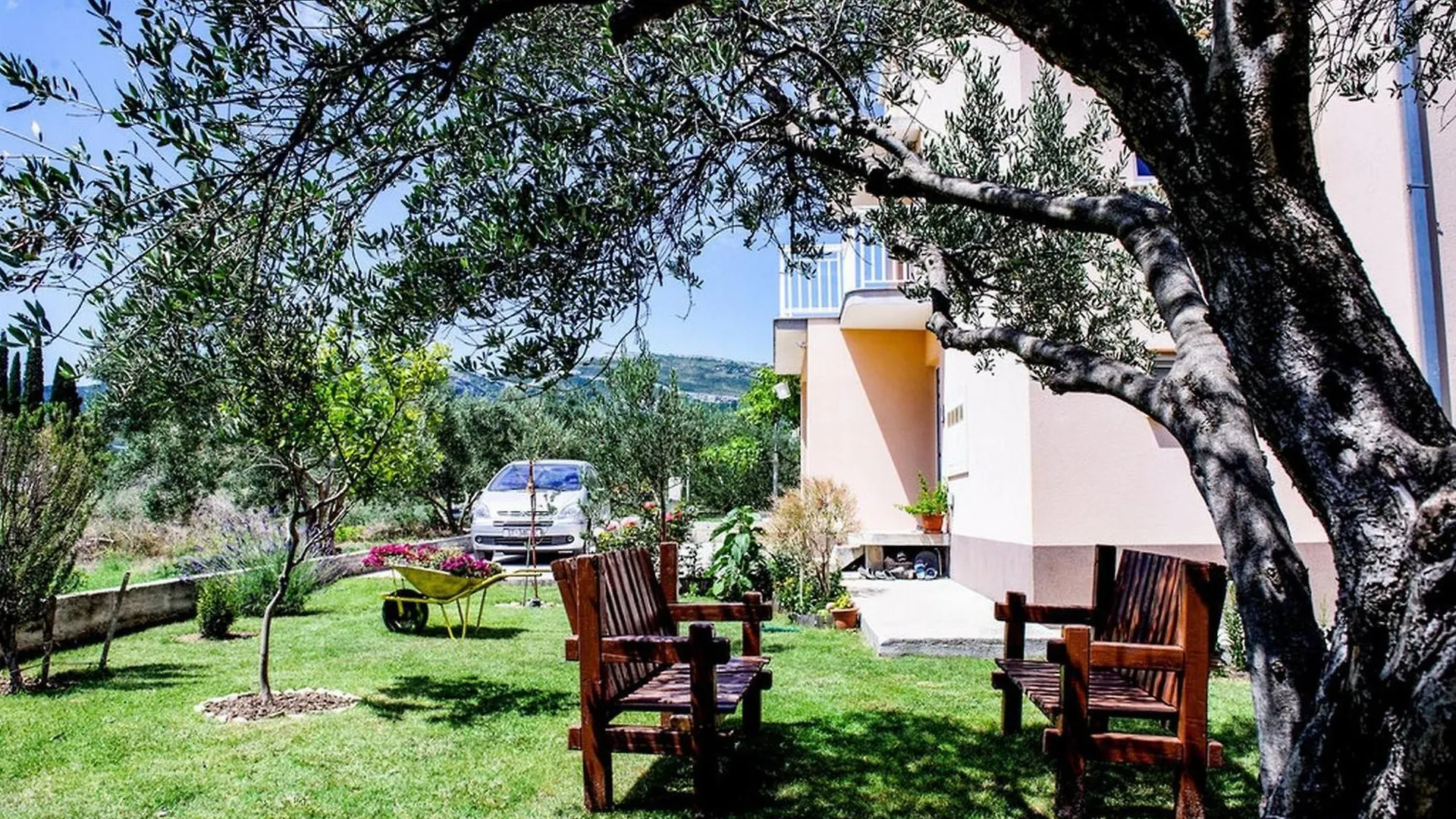 Stylish Apartments With Shared Pool, Sea Views, And Sun Terrace Kastela