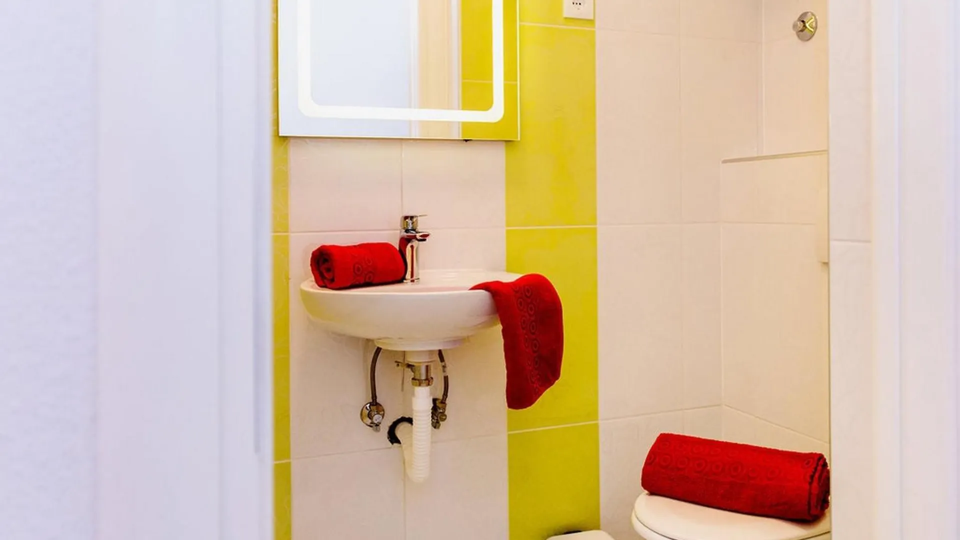 Stylish Apartments With Shared Pool, Sea Views, And Sun Terrace Kastela Croatia